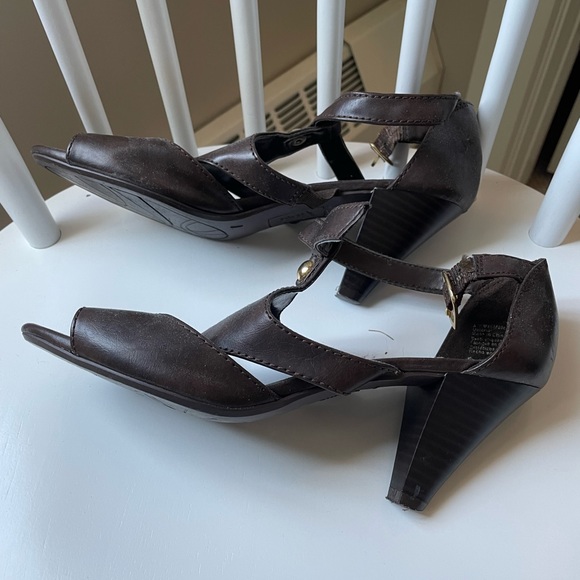 Brown size 7 shoes - Picture 2 of 2